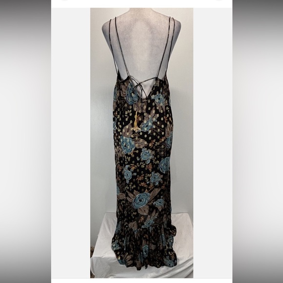 NATURAL LIFE Black and Blue Floral Dress - Picture 2 of 6